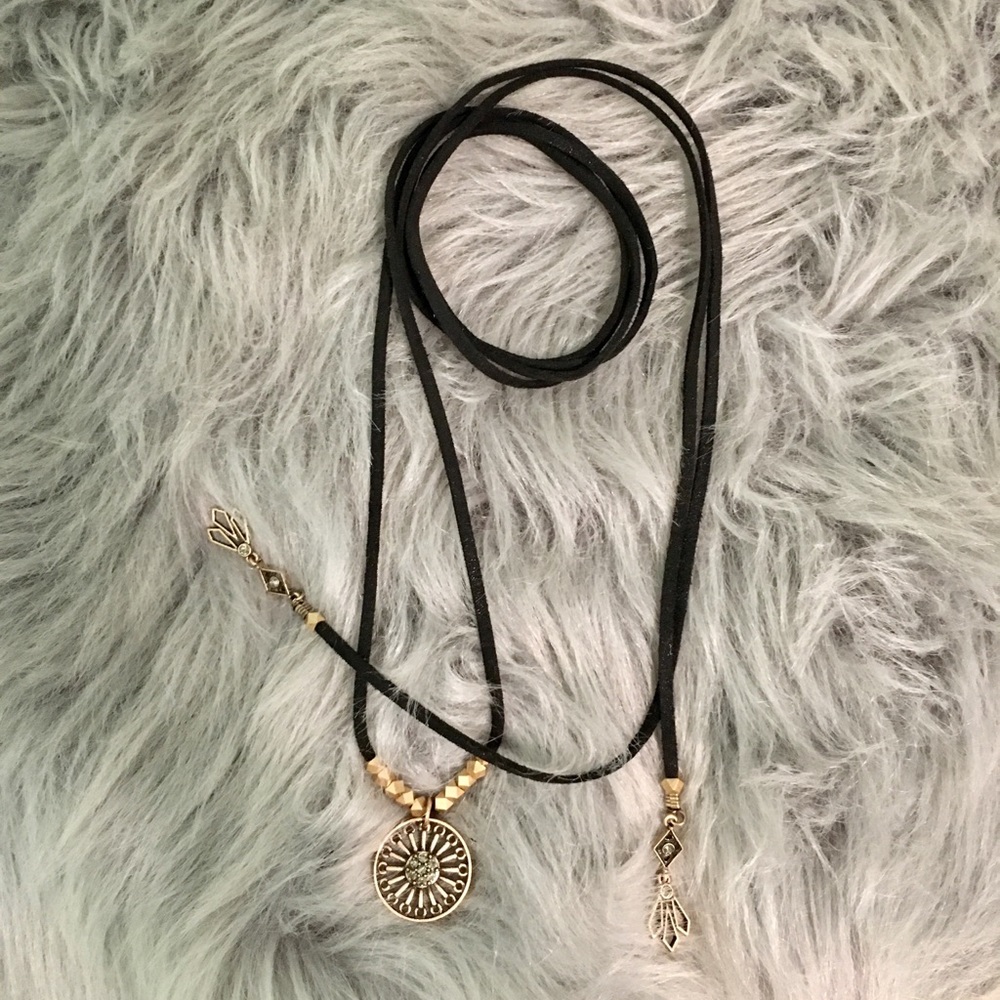 ‼️NEW‼️Black chocker with gold and diamond accents